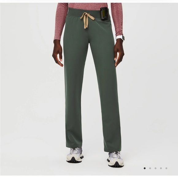 FIGS Livingston Basic Scrub Pants in Moss Colour size XS - Picture 2 of 7